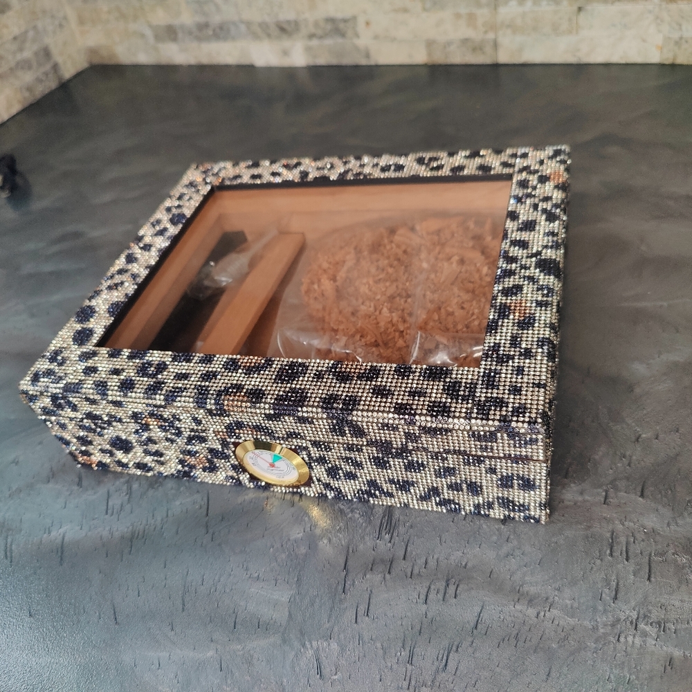 Fierce Cigar Humidor Box with Humidifier - Picture 3 of 11